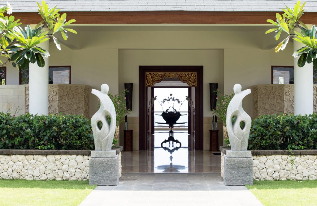 Welcome Sculpture & Plinth By Skyline Design
